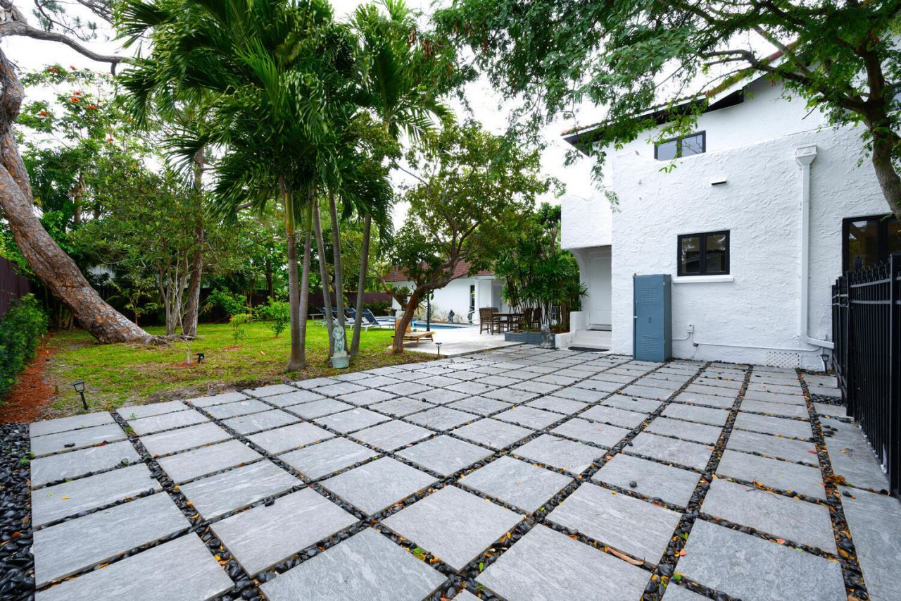 1629 S Lakeside Drive, Lake Worth Beach, FL 33460 Photo