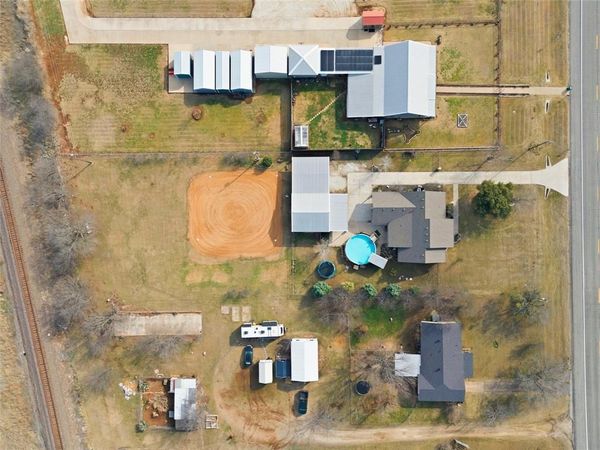 1130 N Lone Star Parkway, McGregor, TX 76657