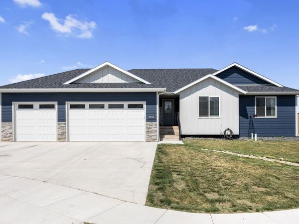 1013 SHAPE CT, Rapid City, SD 57703