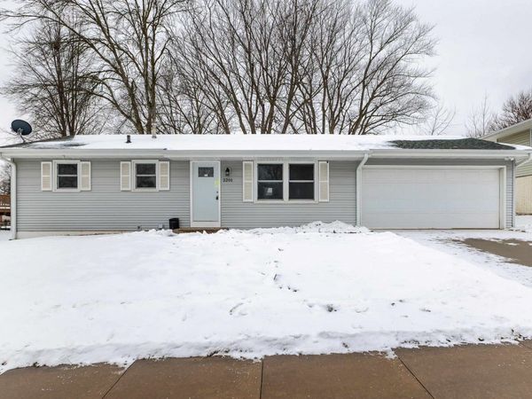 2201 Del Monaco Drive, Dubuque, IA 52002