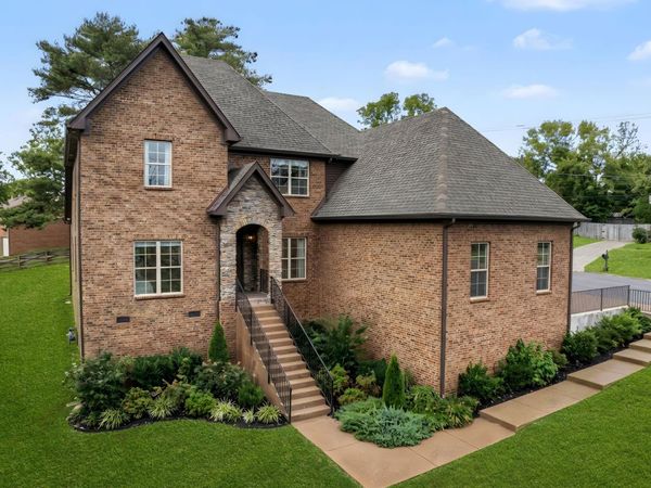 101 Bledsoe Dr, Hendersonville, TN 37075