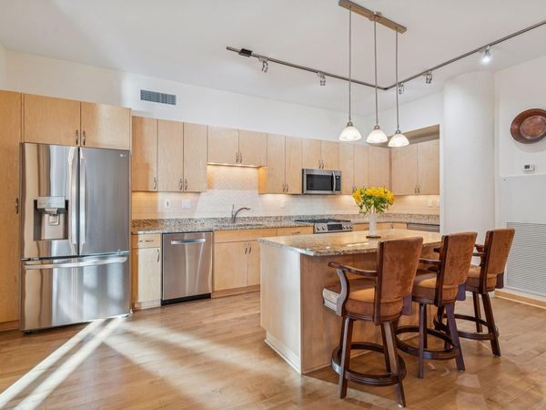 215 10th Avenue S, Unit 211, Minneapolis, MN 55415