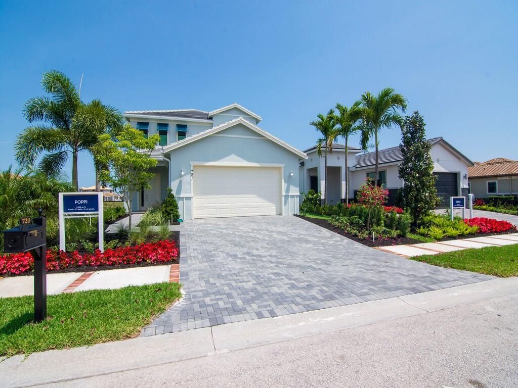 721 SE Fascino Circle, Port Saint Lucie, FL 34984 Photo