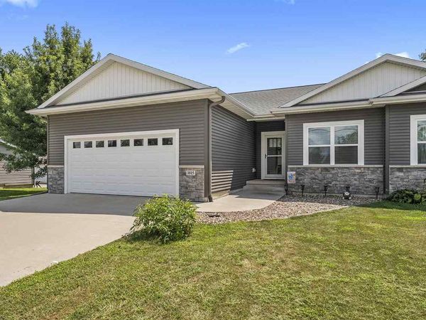 1015 E Adams Street, Washington, IA 52353