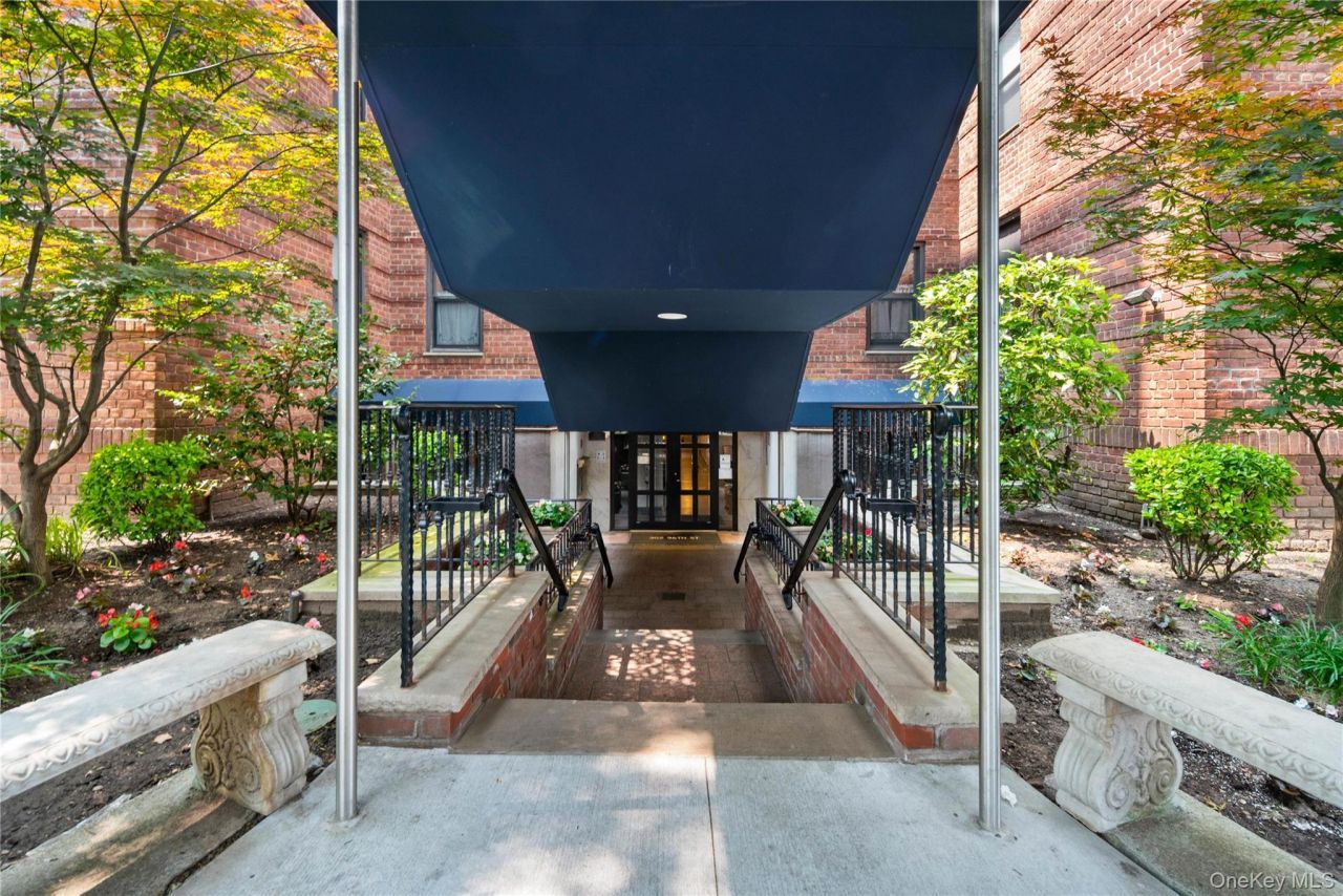 302 96th Street, Unit 1P, Brooklyn, NY 11209 Main Photo
