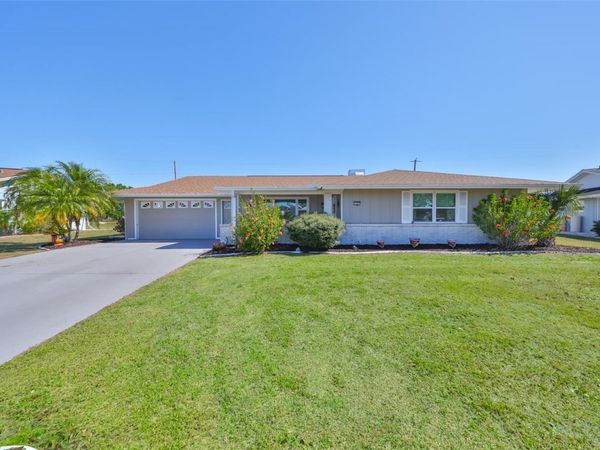 607 FOX HILLS DRIVE, SUN CITY CENTER, FL 33573