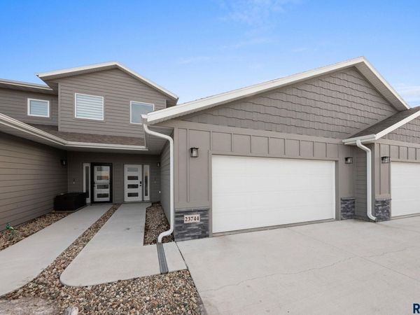 23744 461A Ave, Unit 3, Wentworth, SD 57075