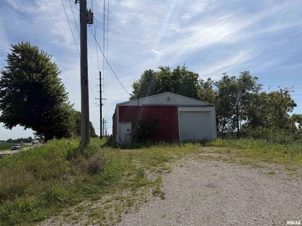 2548 E State Route 104, Pawnee, IL 62558