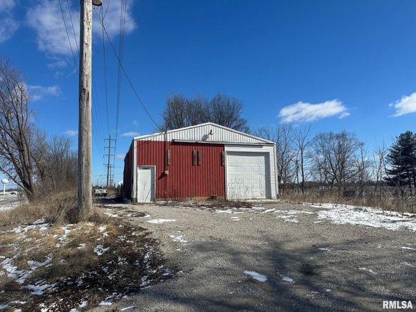 2548 E State Route 104, Pawnee, IL 62558