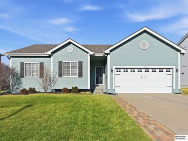1004 Valleyview Drive, Papillion, NE 68046