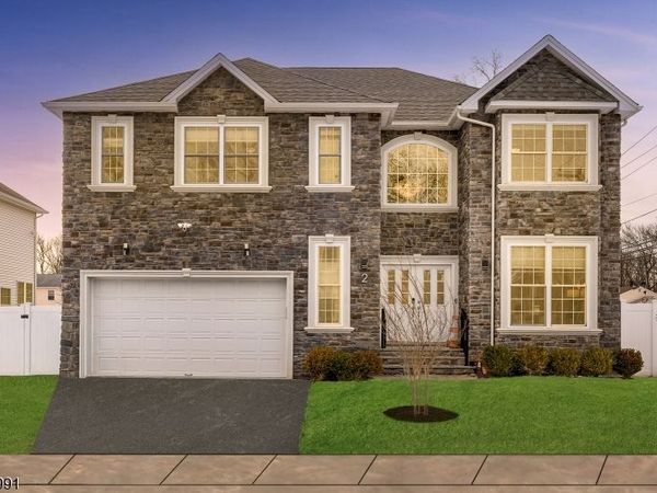 2 Maddie Ct, Woodbridge, NJ 07067