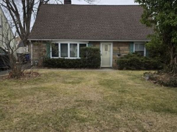 8 Andrew St, Green Brook, NJ 08812