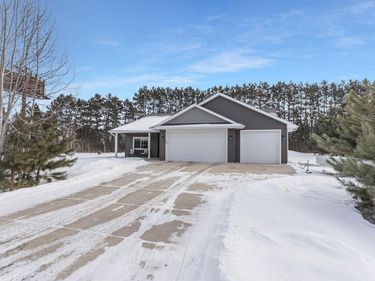 1400 Carriage Hill Drive, Hinckley, MN 55037