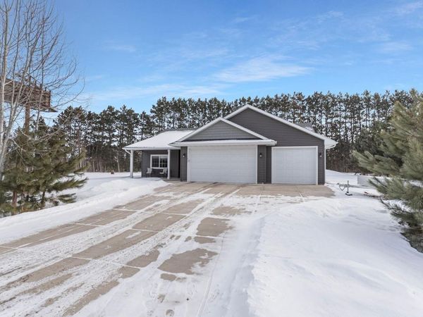1400 Carriage Hill Drive, Hinckley, MN 55037