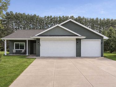 1400 Carriage Hill Drive, Hinckley, MN 55037