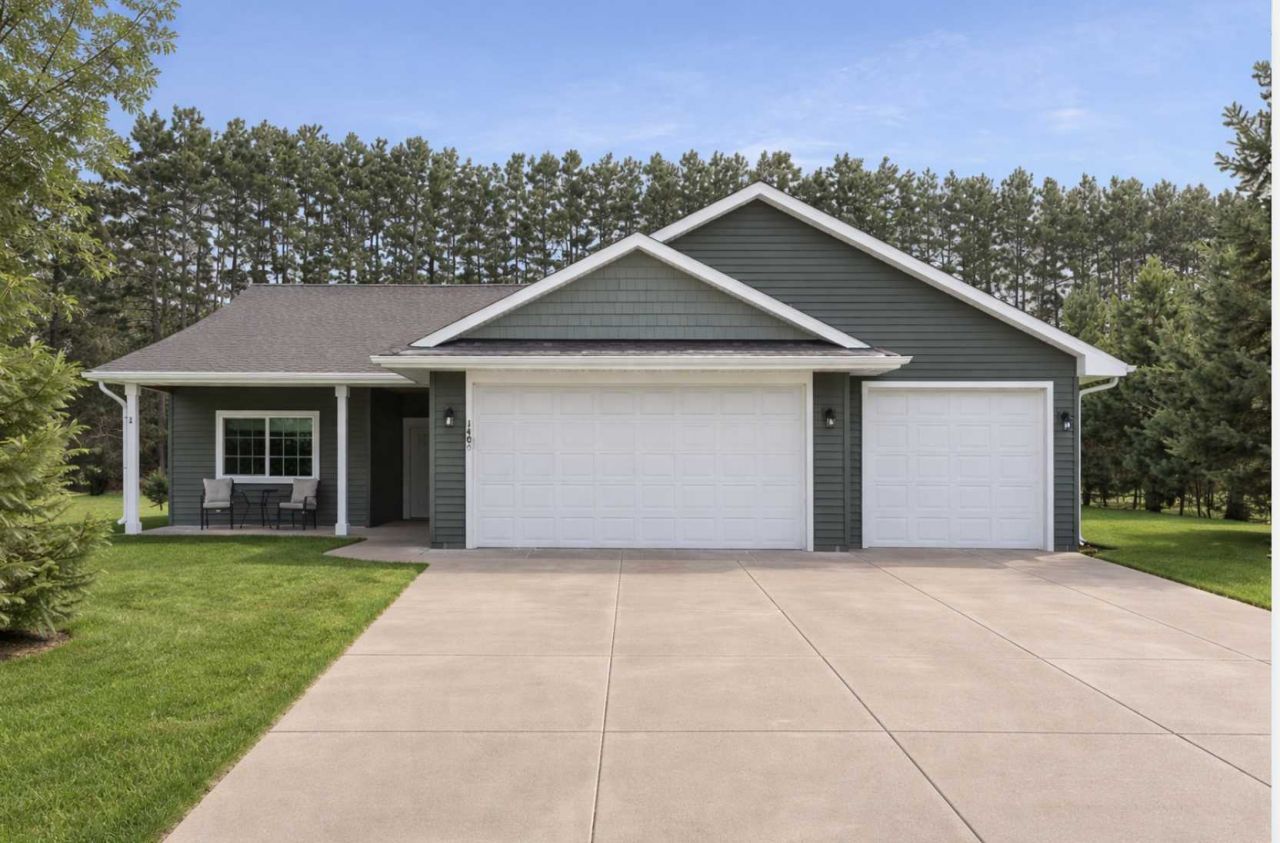 1400 Carriage Hill Drive, Hinckley, MN 55037