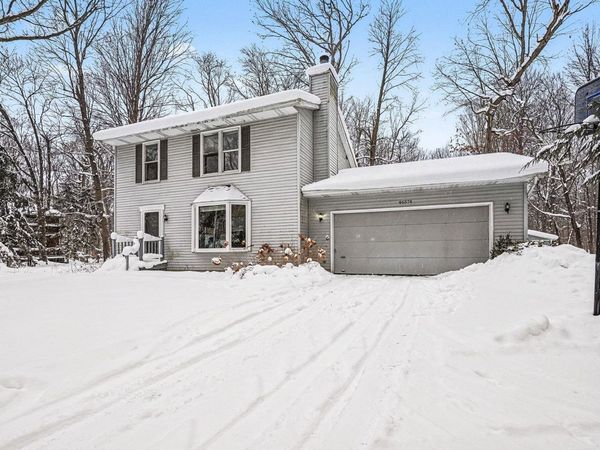 46574 33rd Street, Paw Paw, MI 49079