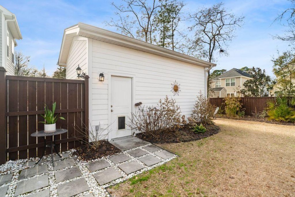 1717 Emmets Road Photo 44