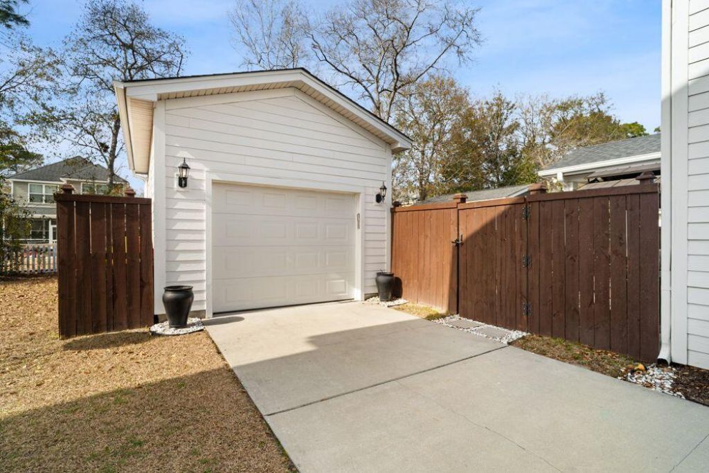 1717 Emmets Road Photo 45