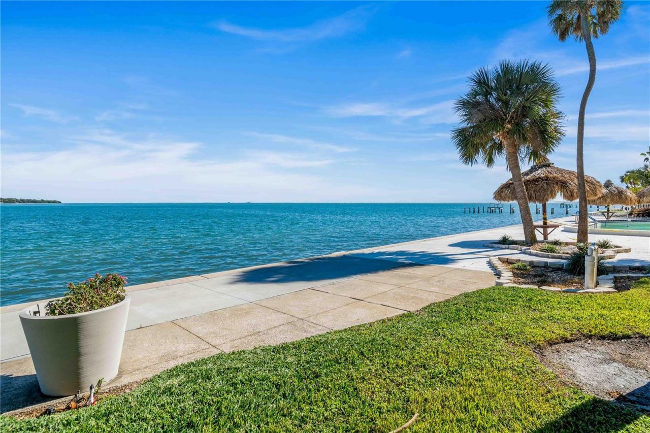 7200 Sunshine Skyway Lane S, Unit 2A, Saint Petersburg, FL 33711 Photo