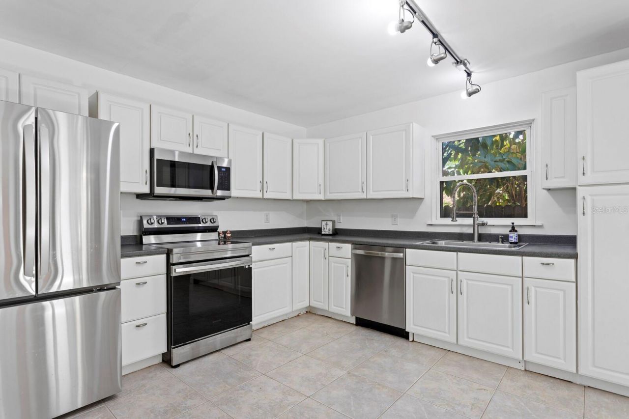 710 34th Avenue S, Saint Petersburg, FL 33705 Photo