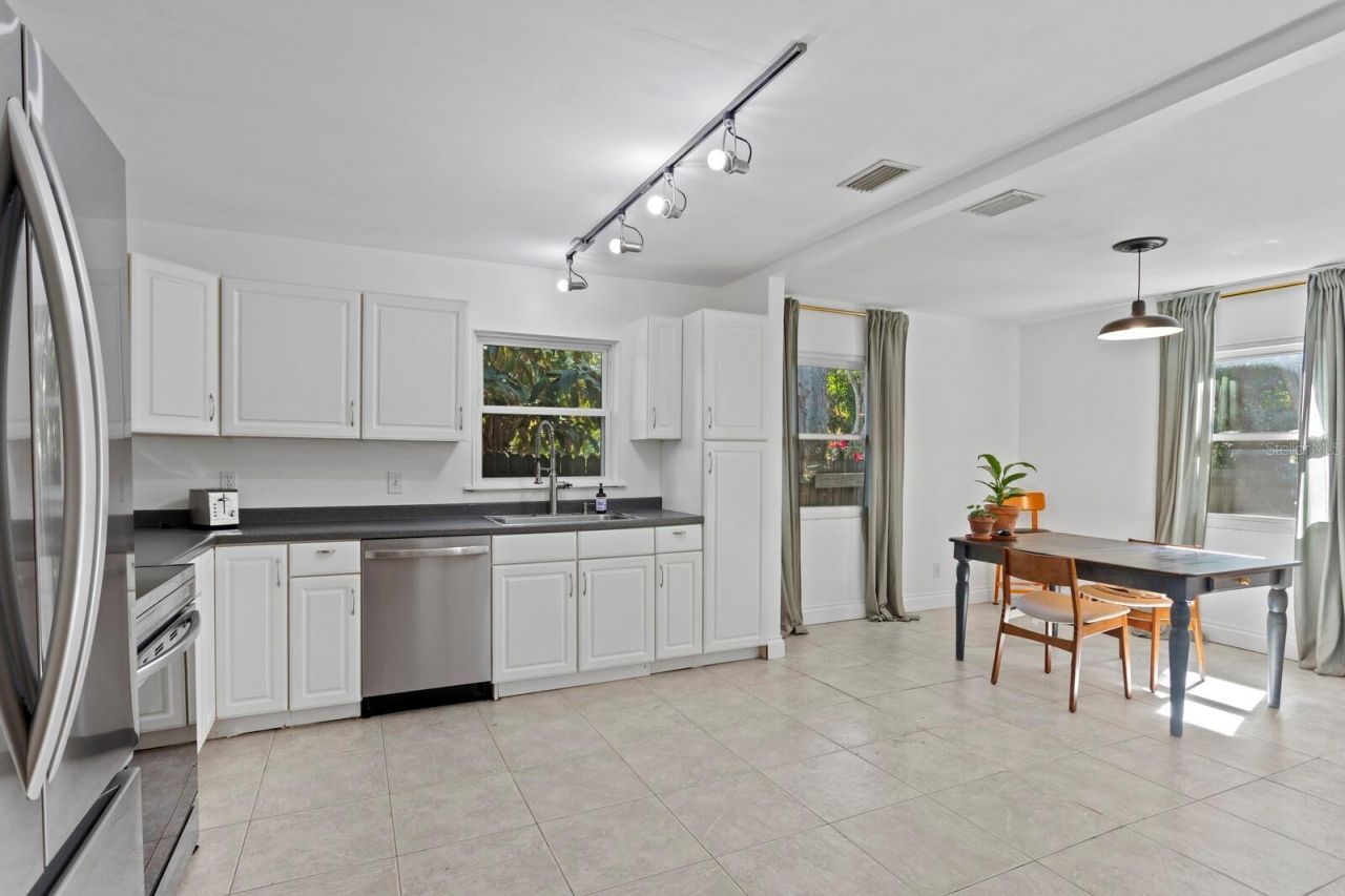 710 34th Avenue S, Saint Petersburg, FL 33705 Photo