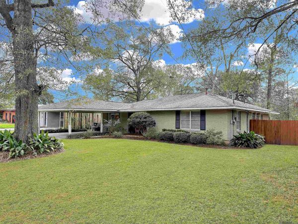 8236 Thurman Dr, Baton Rouge, LA 70806