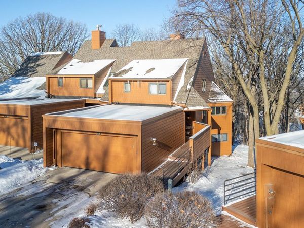 619 Woodhaven Drive NE, Rochester, MN 55906