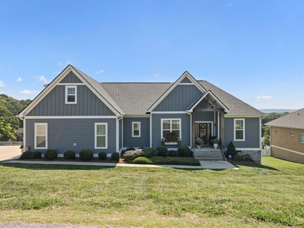 1711 Aster Dr, Columbia, TN 38401