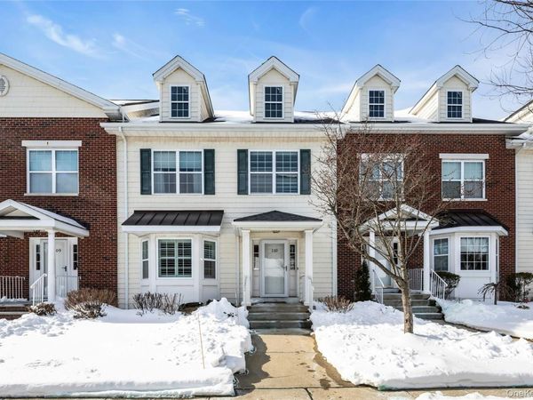 110 Brattle Circle, Melville, NY 11747