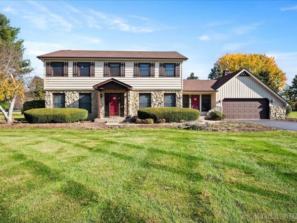 39W955 Deer Run Drive, St. Charles, IL 60175