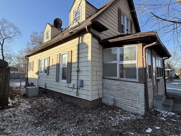 2329 Maple Street, Des Moines, IA 50317