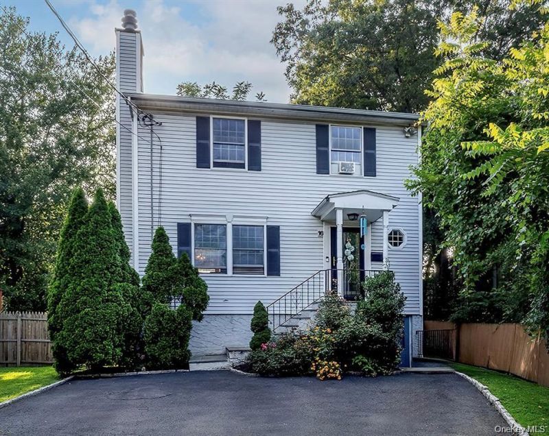 16 Stoneham Place, White Plains, NY 10607 Main Photo