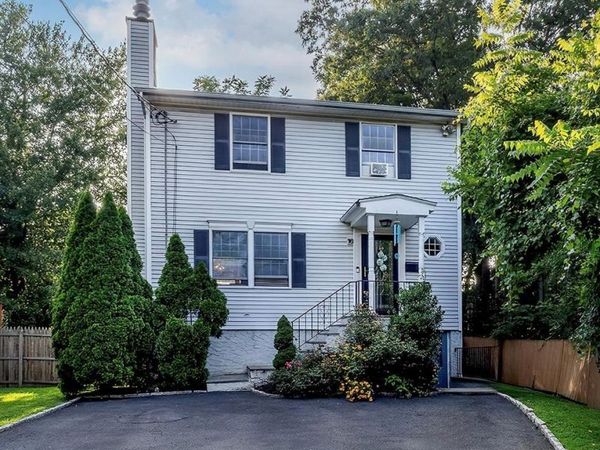 16 Stoneham Place, White Plains, NY 10607