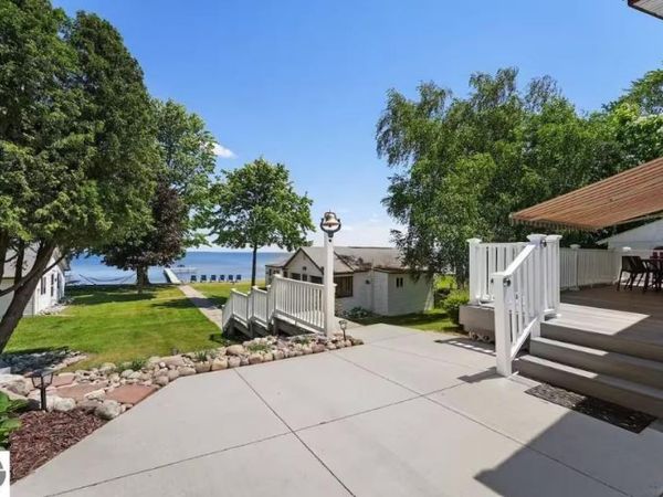 6120 Houghton Lake Drive W, Houghton Lake, MI 48629