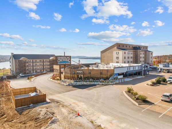 88 Towers Aly Unit #401, Kimberling City, MO 65686