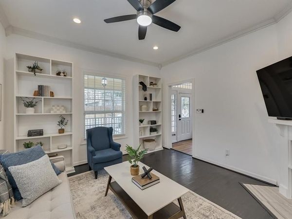 909 Elsbeth Street, Dallas, TX 75208