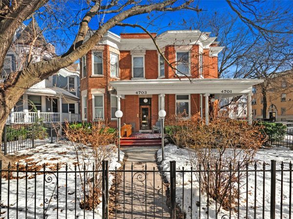 4703 N Winchester Avenue, Chicago, IL 60640