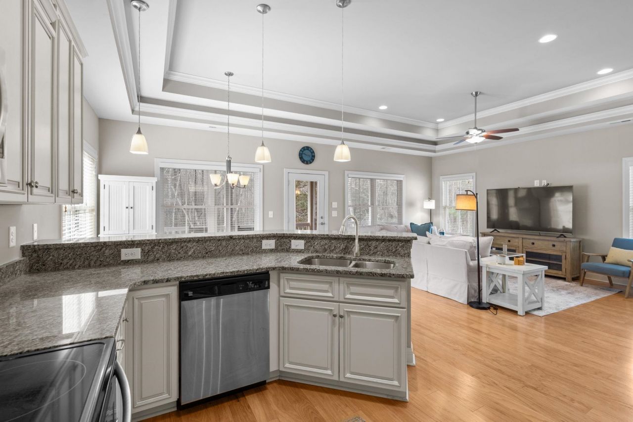 214 Crane Dr. Photo 10