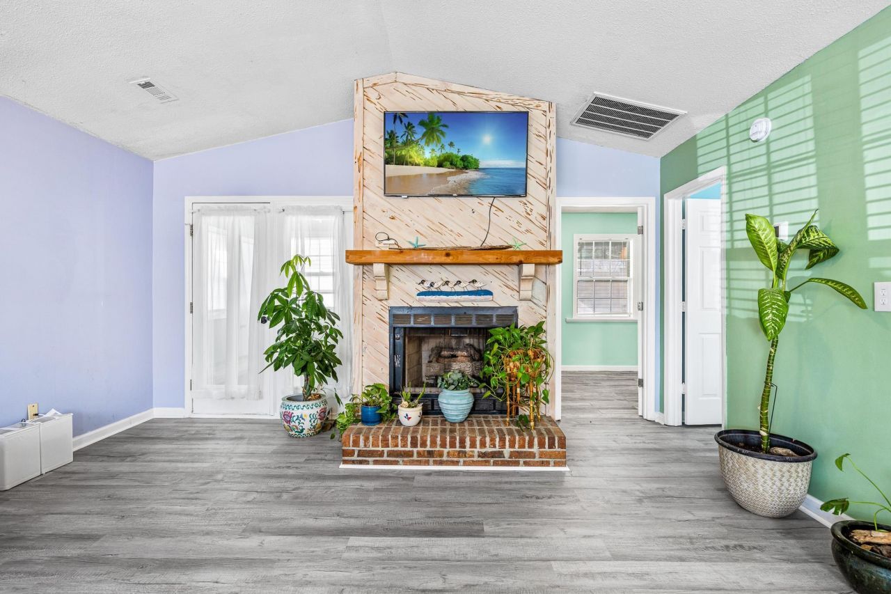 1376 Tranquility Ln. Photo 10