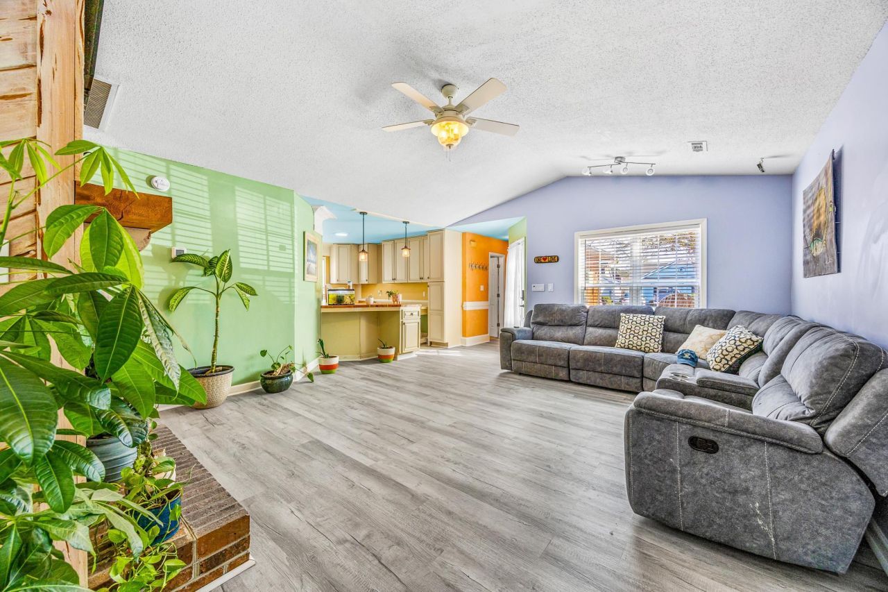 1376 Tranquility Ln. Photo 11