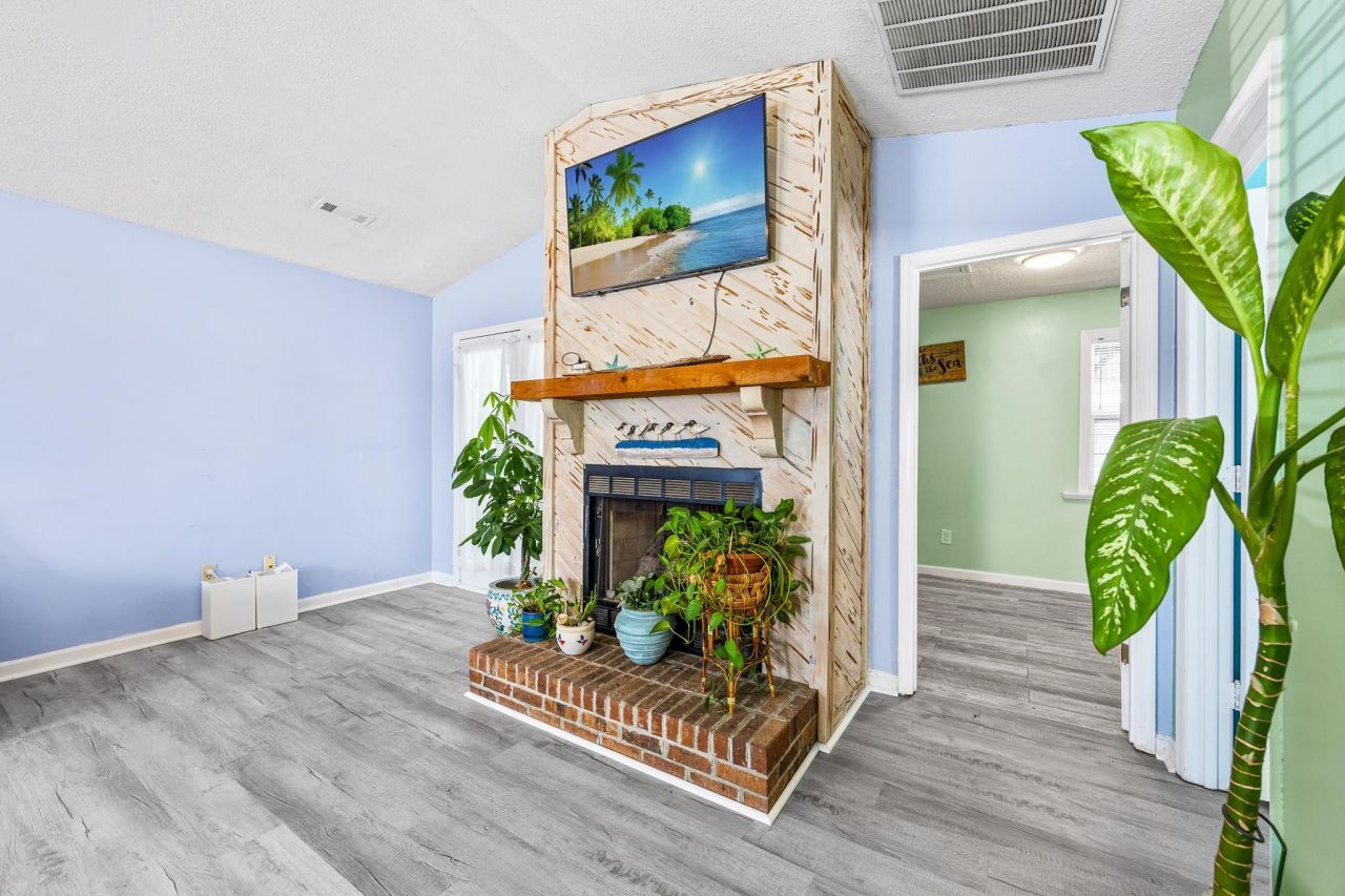 1376 Tranquility Ln. Photo 12