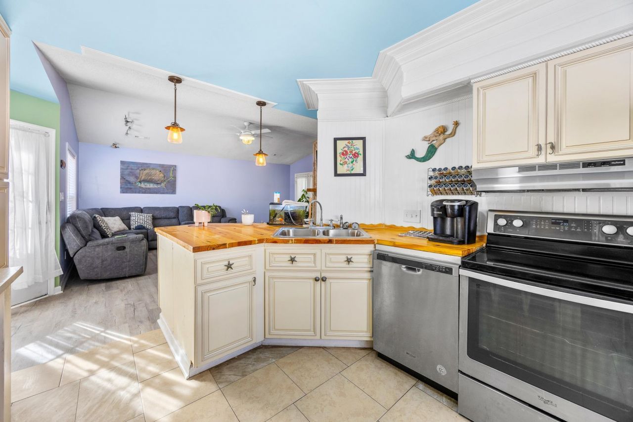 1376 Tranquility Ln. Photo 18