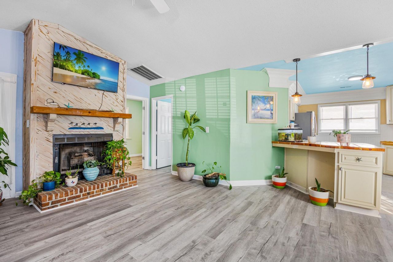 1376 Tranquility Ln. Photo 9