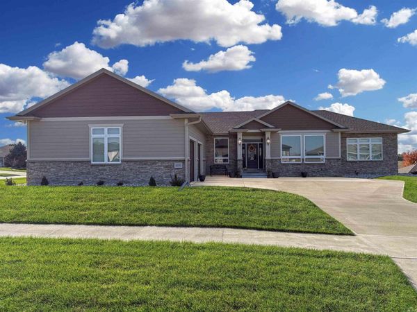 6350 Tiger Dr, Sioux City, IA 51106