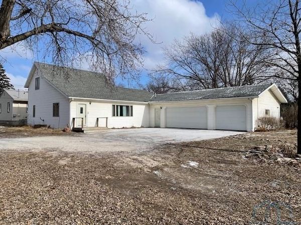 918 N Roosevelt, Cherokee, IA 51012