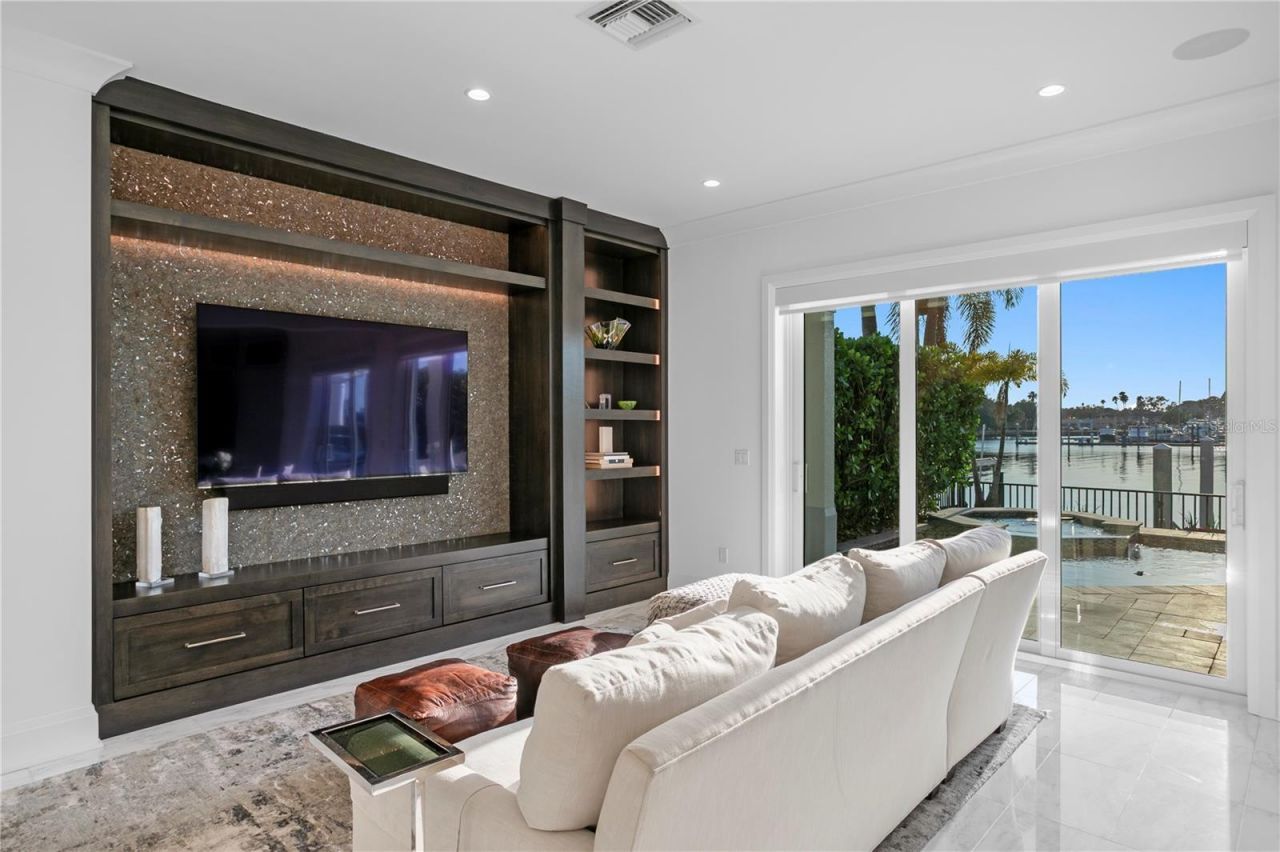 1037 Royal Pass Road, Tampa, FL 33602 Photo