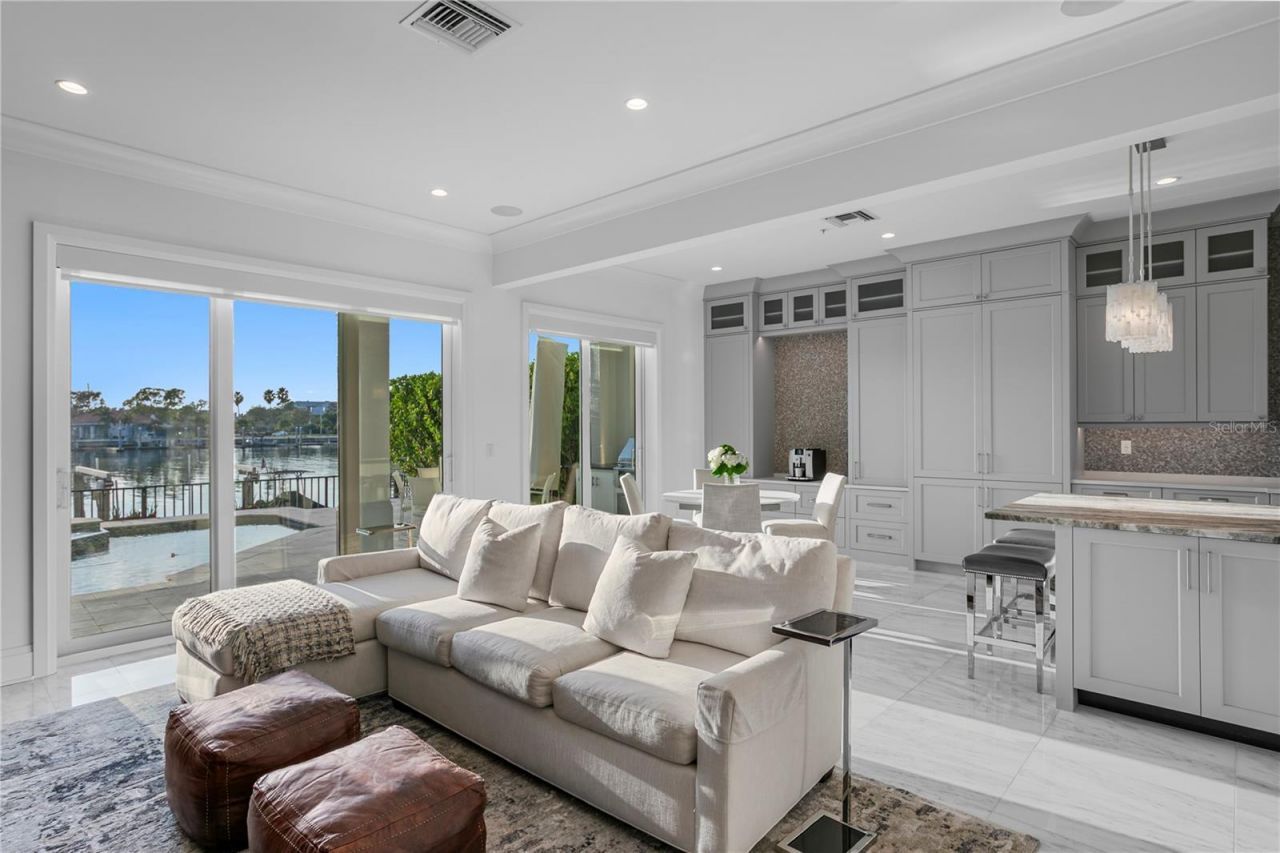 1037 Royal Pass Road, Tampa, FL 33602 Photo