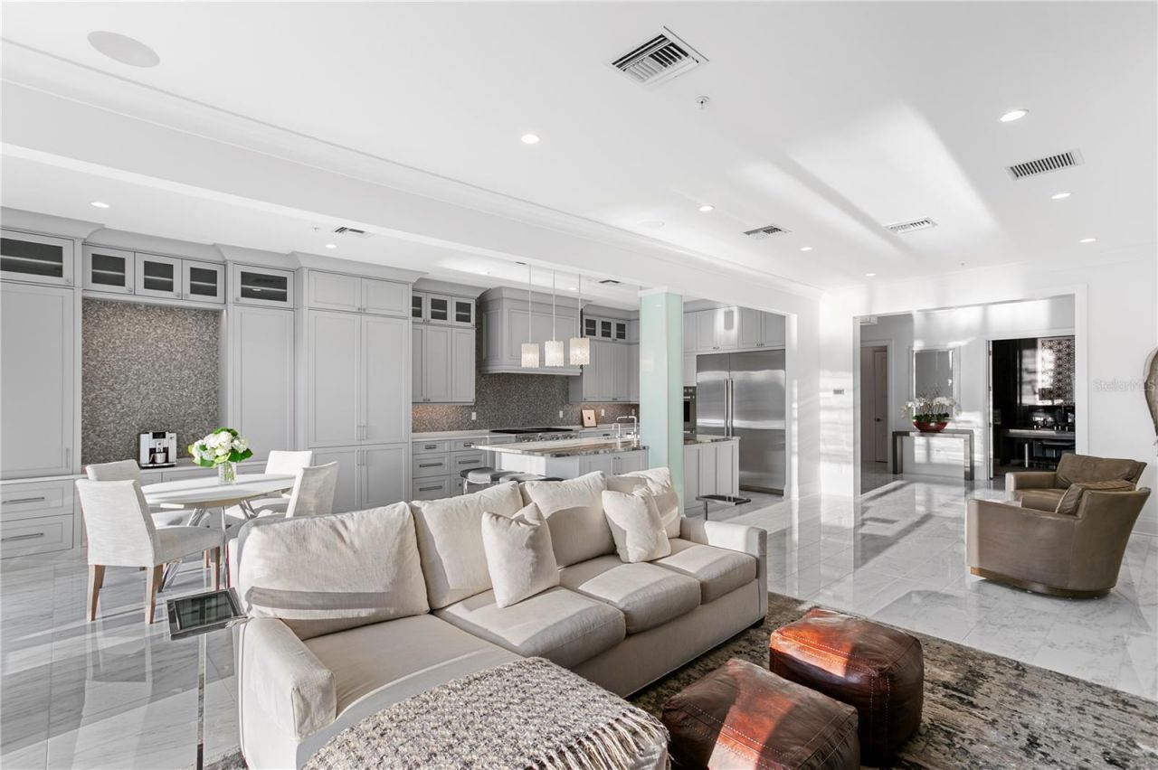 1037 Royal Pass Road, Tampa, FL 33602 Photo