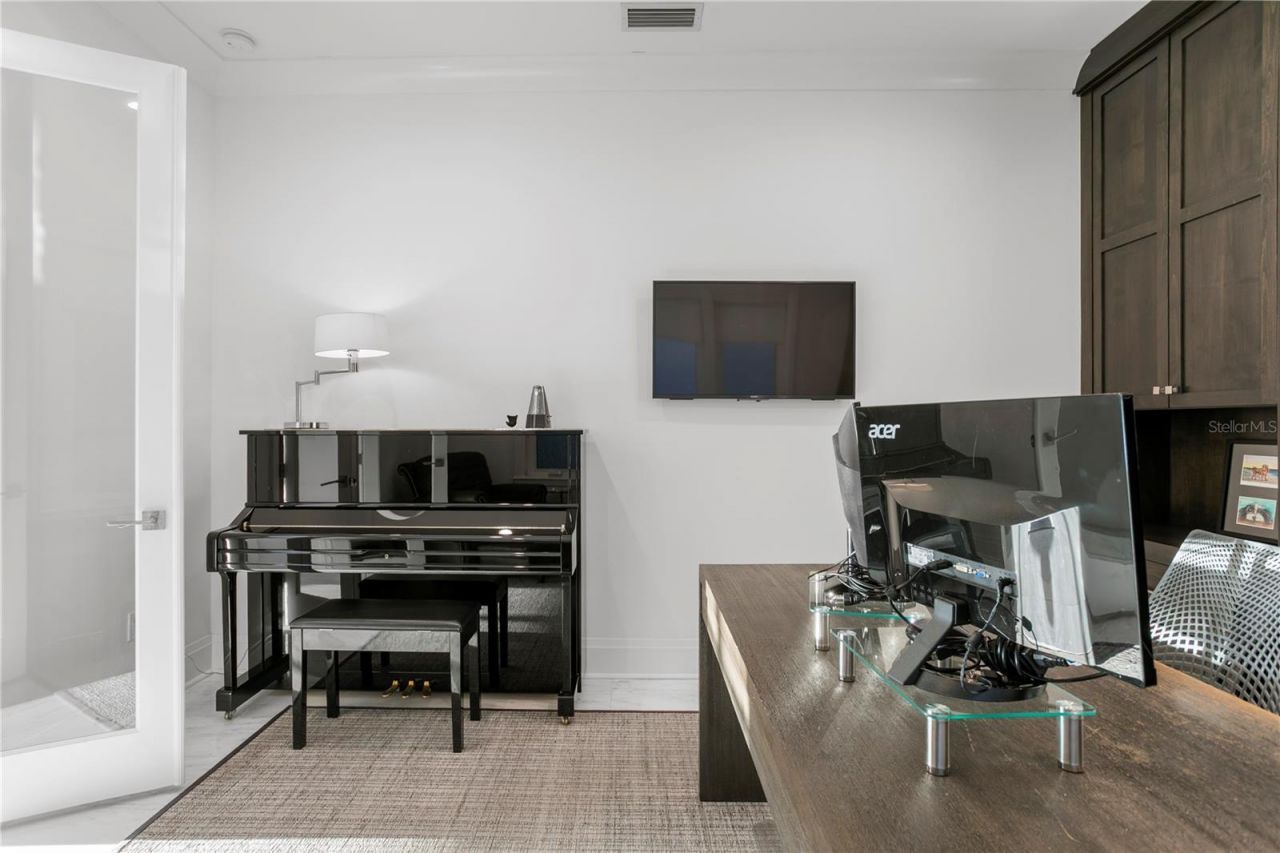 1037 Royal Pass Road, Tampa, FL 33602 Photo